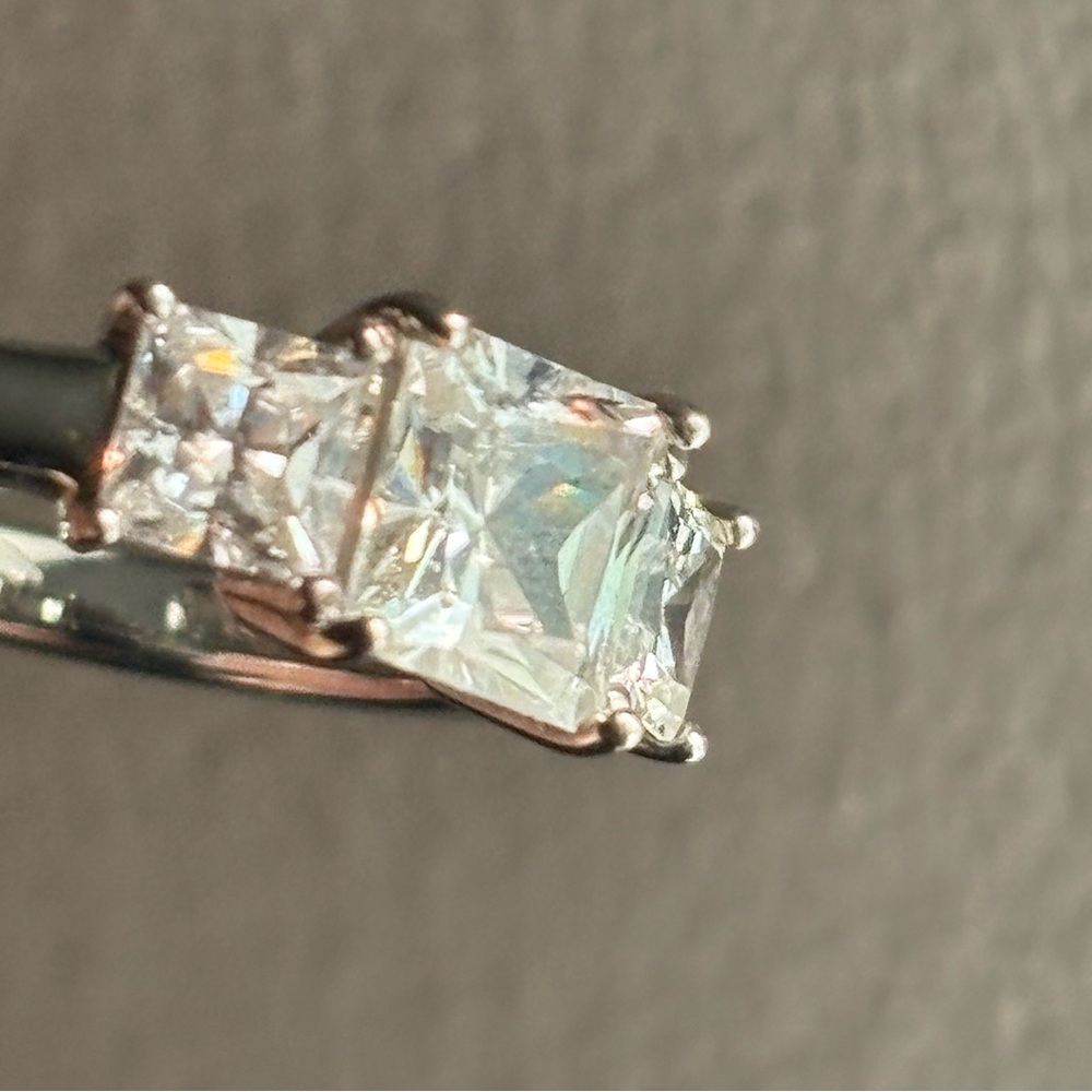 Sterling Silver Cubic Zirconia ring - Picture 9 of 9